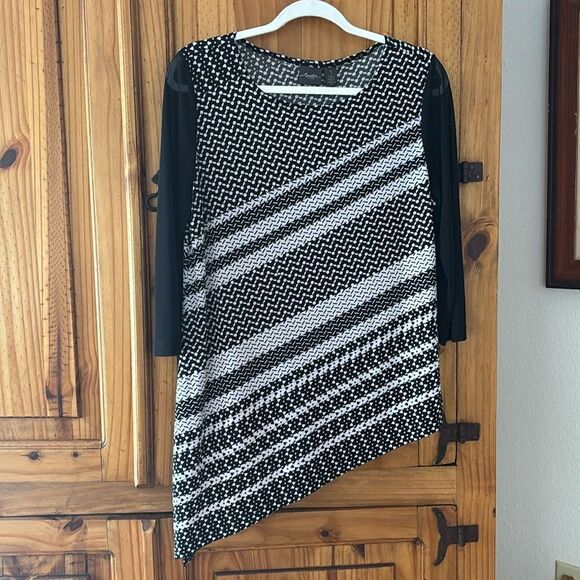 Chico’s Travelers Asymmetrical Hem Top - Picture 1 of 5